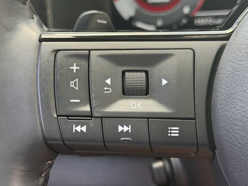 Used 2025 Nissan Pathfinder Platinum w/ Cargo Package FWD image 31