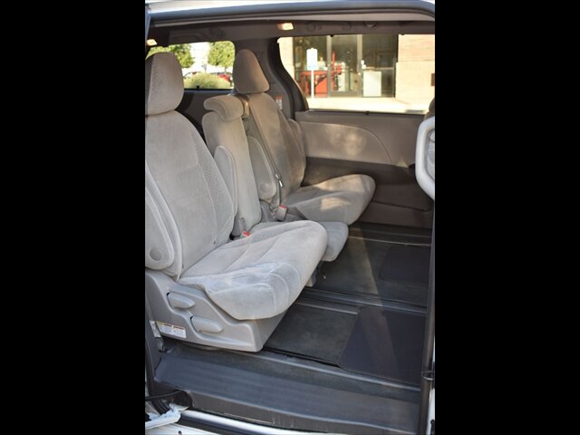 Used 2017 Toyota Sienna LE FWD image 25