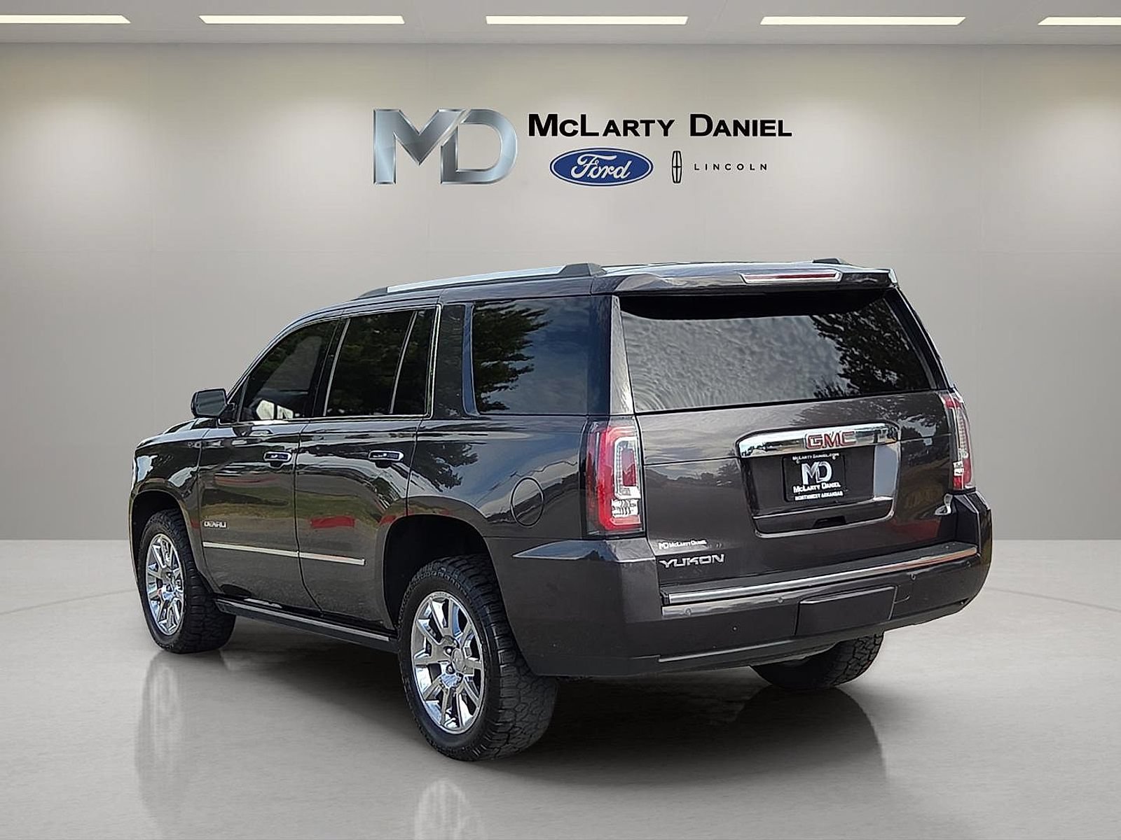 Used 2017 GMC Yukon Denali w/ Open Road Package AWD/4WD image 4