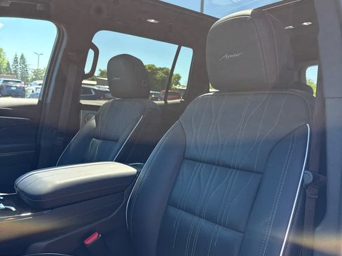 Used 2025 Buick Enclave Avenir w/ Super Cruise Package AWD/4WD image 6