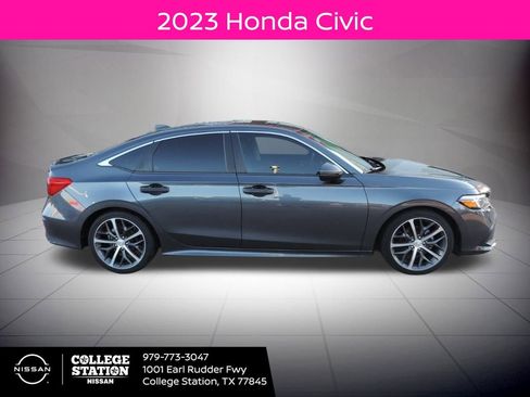 Used 2023 Honda Civic Touring image 2