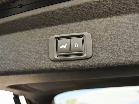 New 2025 Mitsubishi Outlander SEL image 9