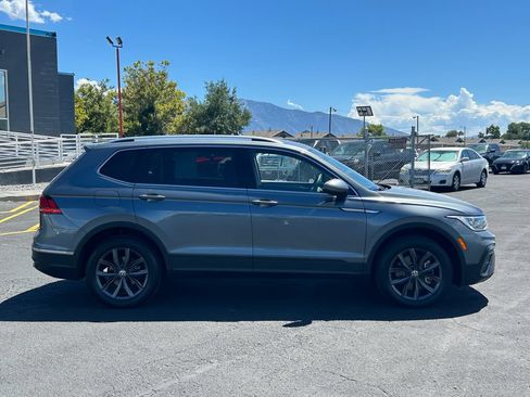 Used 2023 Volkswagen Tiguan SE FWD image 2