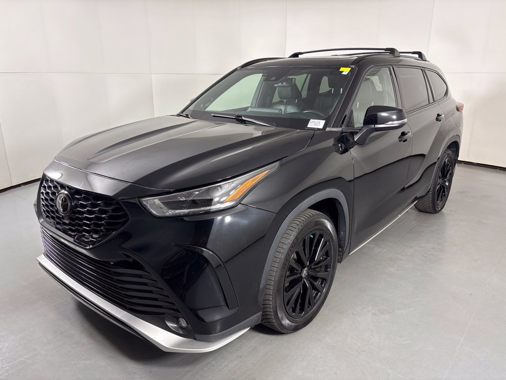 Used 2023 Toyota Highlander XSE FWD image 4