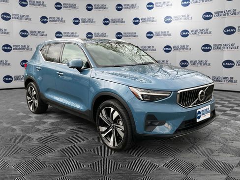 Certified 2024 Volvo XC40 B5 Plus w/ Climate Package image 7