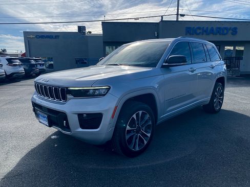 Used 2022 Jeep Grand Cherokee Overland RWD image 3