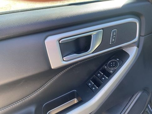 Used 2022 Ford Explorer XLT w/ Equipment Group 202A image 13