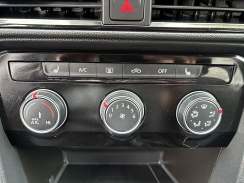 Used 2023 Volkswagen Taos SE image 21