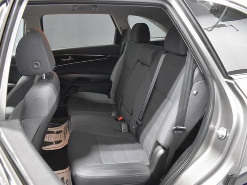 Used 2019 Kia Sorento L image 24