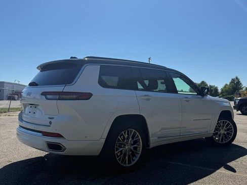 Used 2024 Jeep Grand Cherokee L Summit w/ Luxury Tech Group V AWD/4WD image 2