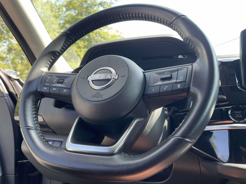 Used 2025 Nissan Pathfinder SV FWD image 29