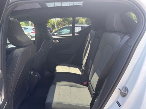 Used 2024 Volvo XC40 B5 Core image 28