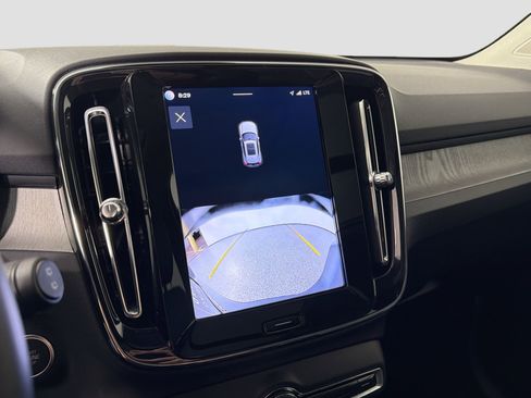 Certified 2025 Volvo XC40 B5 Core image 14