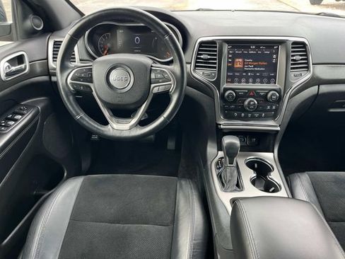 Certified 2018 Jeep Grand Cherokee Altitude RWD image 17