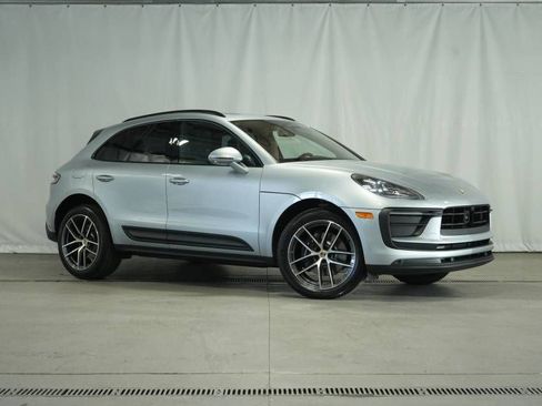 Certified 2024 Porsche Macan image 9