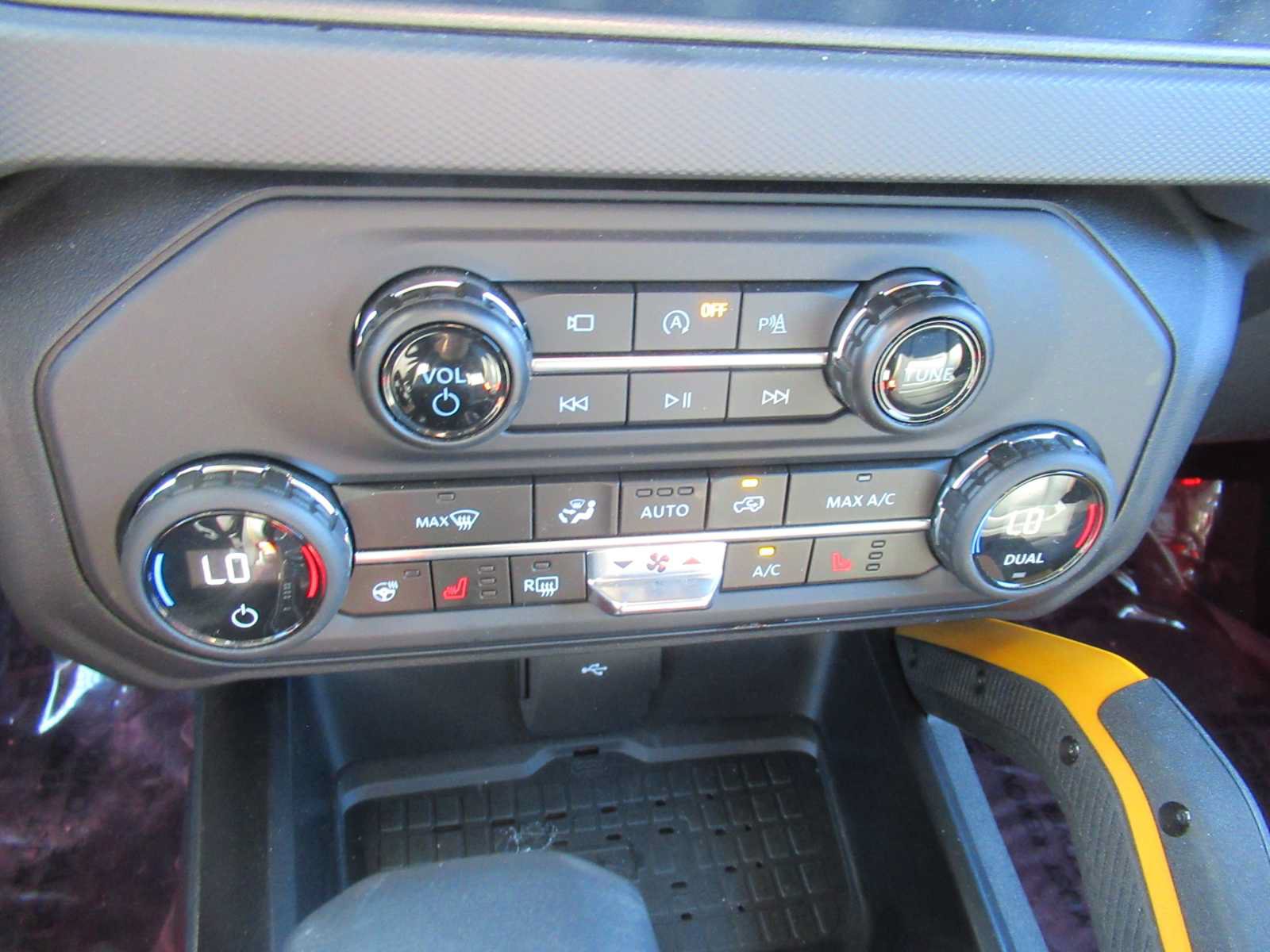 Used 2024 Ford Bronco Badlands AWD/4WD image 28