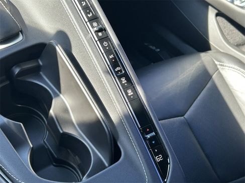 Used 2021 Chevrolet Corvette Stingray Coupe w/ Z51 Performance Package image 28