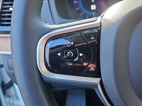 Used 2025 Volvo XC90 B6 Plus w/ Protection Package Premier image 19