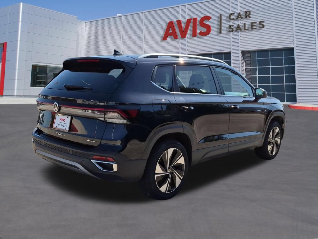Used 2025 Volkswagen Taos SE AWD/4WD image 6