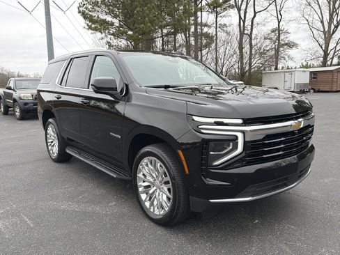 Used 2025 Chevrolet Tahoe LS image 3