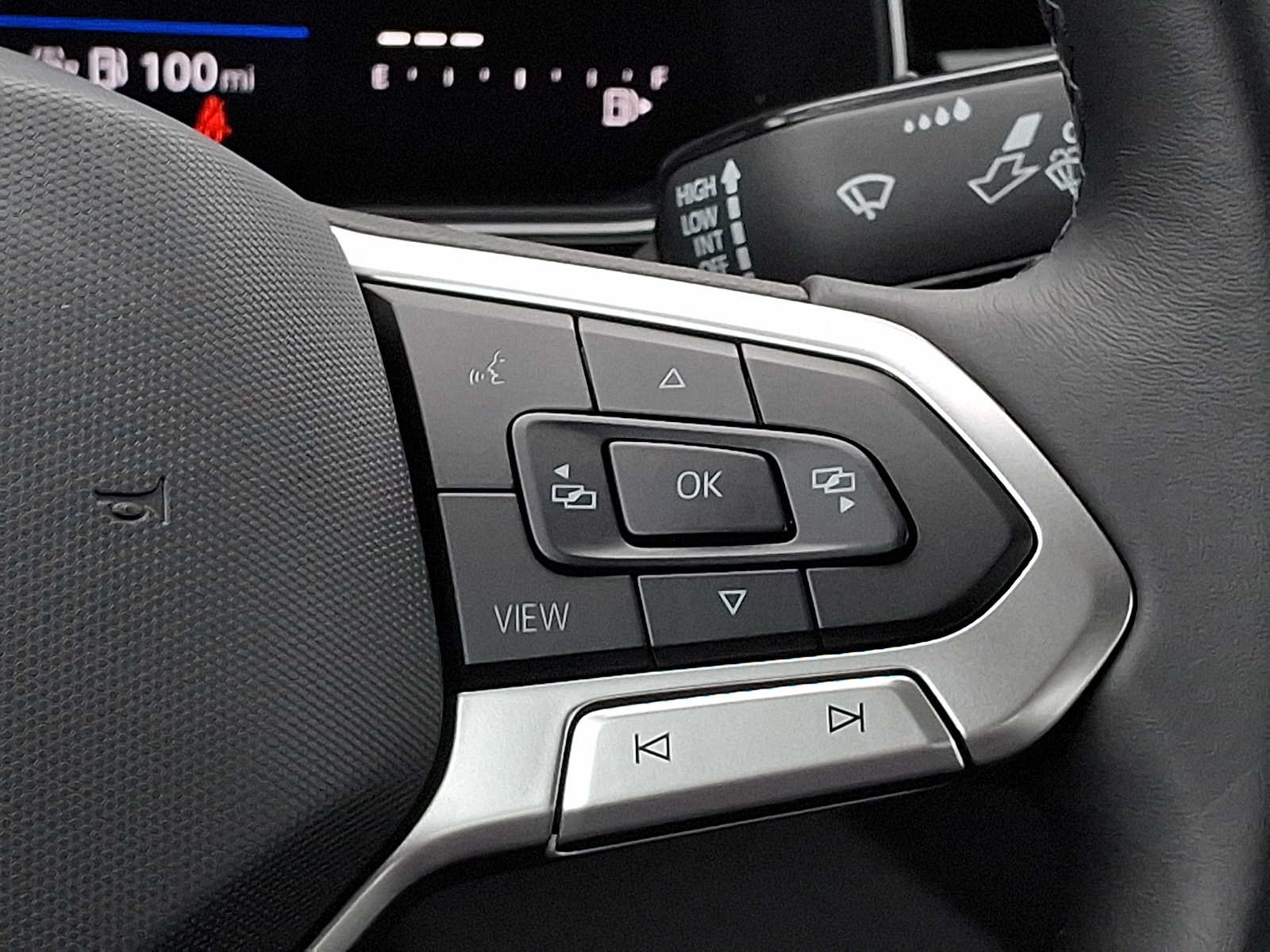 Used 2025 Volkswagen Jetta SE FWD image 21