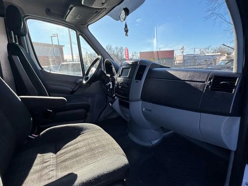 Used 2014 Mercedes-Benz Sprinter 2500 image 21