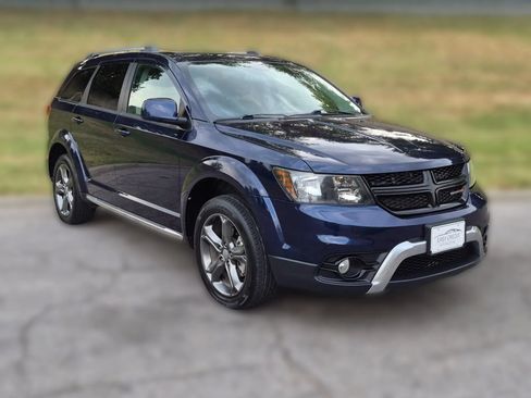 Used 2017 Dodge Journey Crossroad FWD image 2