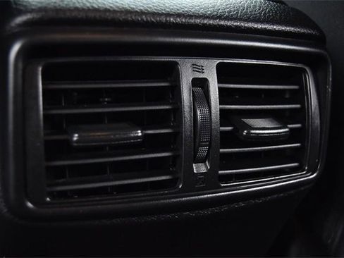 Used 2021 Nissan Rogue Sport S image 22