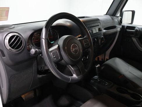 Used 2018 Jeep Wrangler Unlimited Sport S AWD/4WD image 13