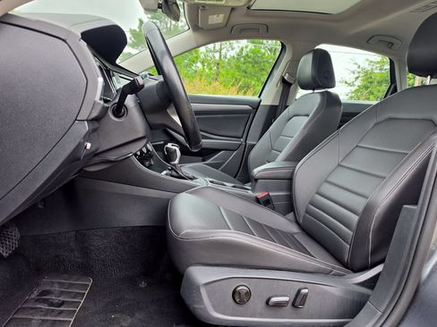 Used 2024 Volkswagen Jetta SE FWD image 17