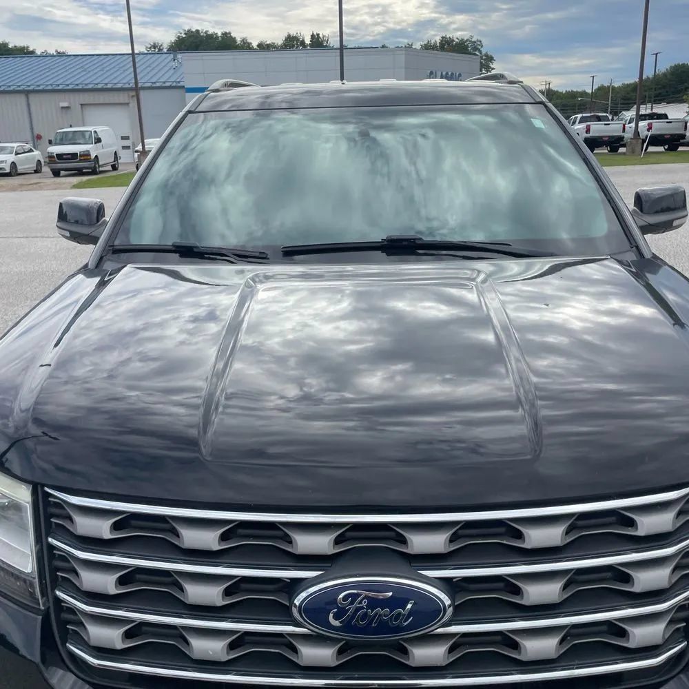Used 2017 Ford Explorer XLT w/ Equipment Group 202A AWD/4WD image 15