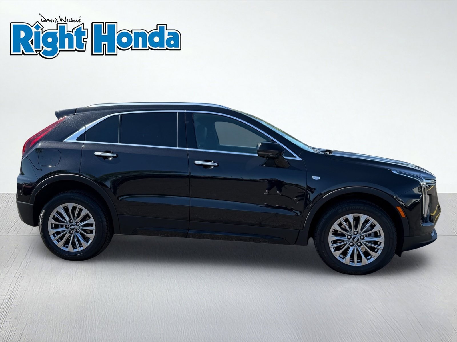 Used 2025 Cadillac XT4 Premium Luxury FWD image 9