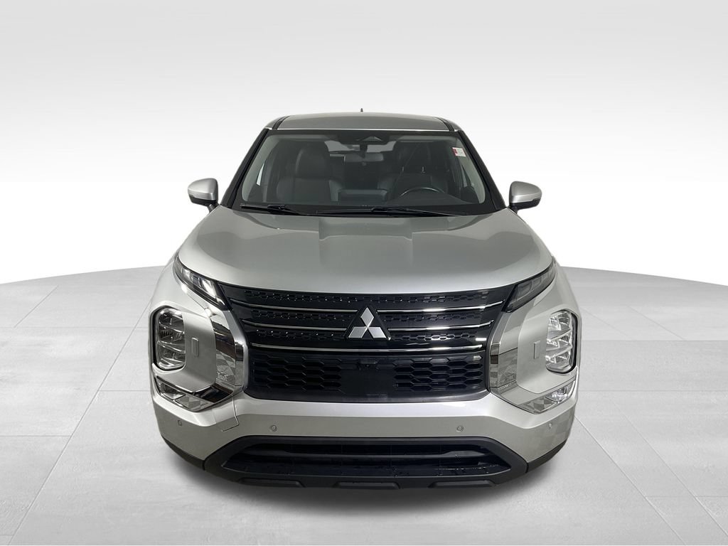 Used 2024 Mitsubishi Outlander SE AWD/4WD image 3