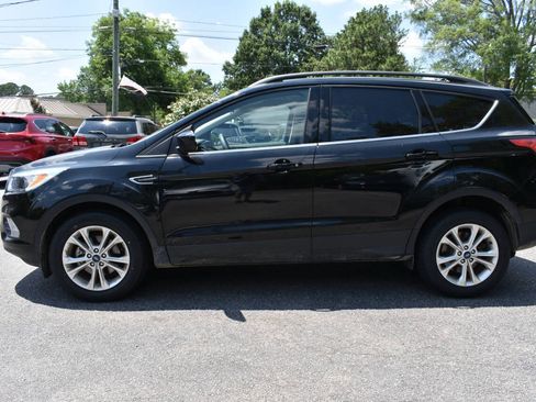 Used 2018 Ford Escape SE w/ SE Sync 3 Package FWD image 3