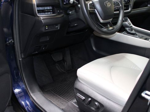 Certified 2024 Toyota Grand Highlander AWD image 48