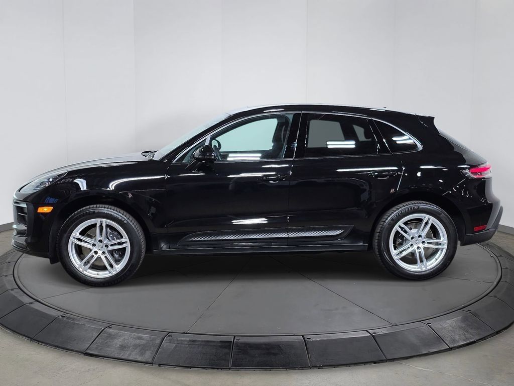 Certified 2026 Porsche Macan AWD/4WD image 2