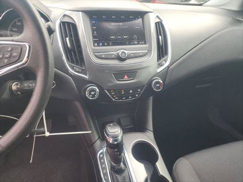 Used 2019 Chevrolet Cruze LS w/ LS Convenience Package FWD image 14