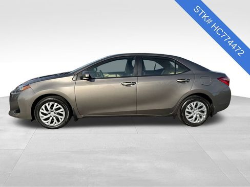 Used 2017 Toyota Corolla LE image 4