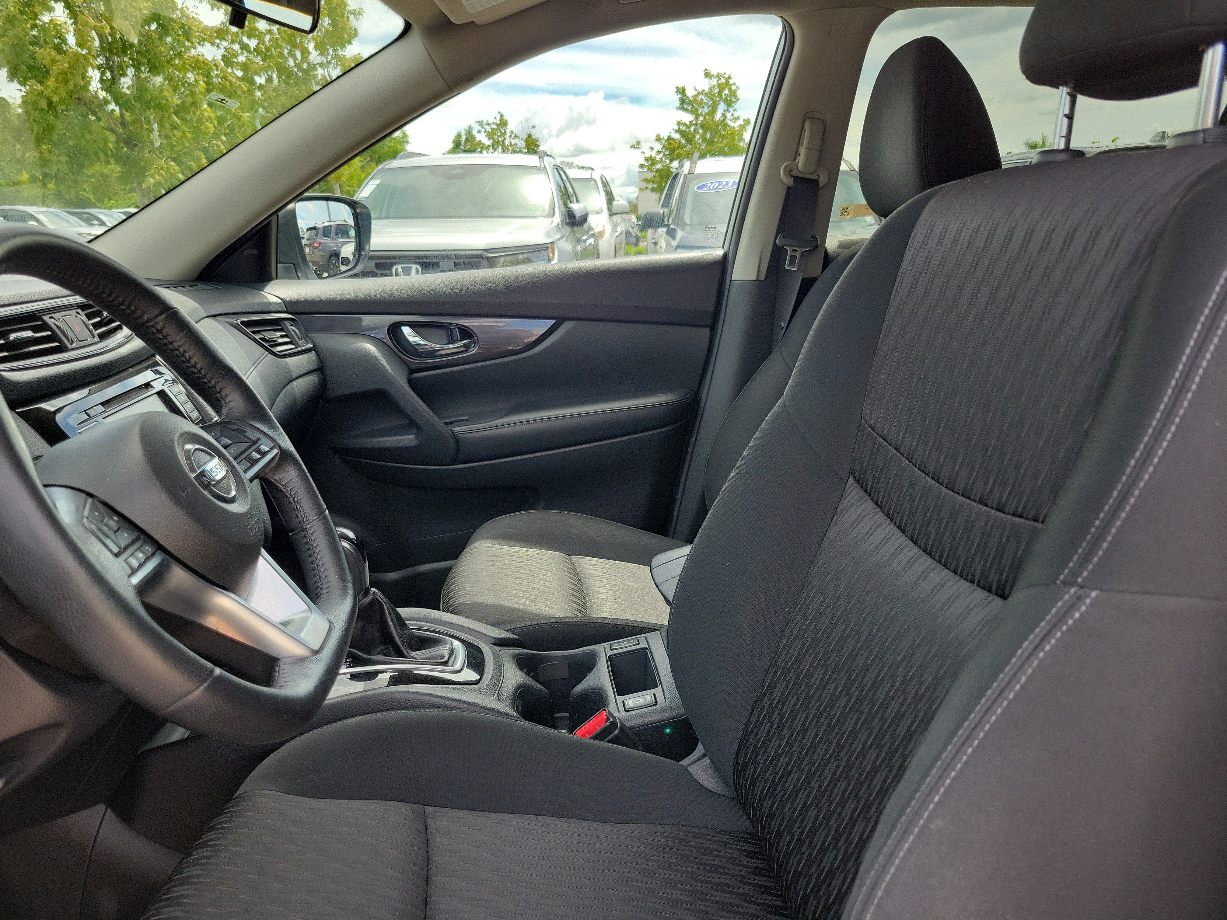 Used 2018 Nissan Rogue SV AWD/4WD image 25
