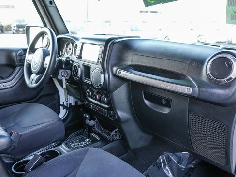 Used 2015 Jeep Wrangler Sport image 13