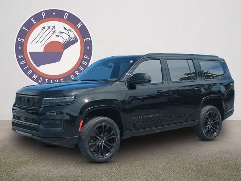 Used 2022 Jeep Grand Wagoneer Series II AWD/4WD image 1