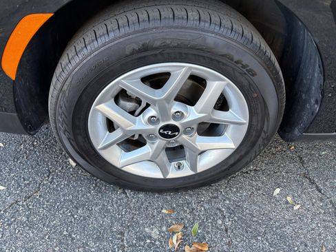 Used 2025 Kia Soul LX w/ LX Technology Package image 25