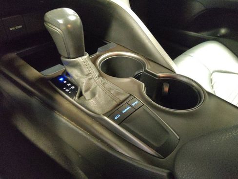 Used 2022 Toyota Camry SE image 26