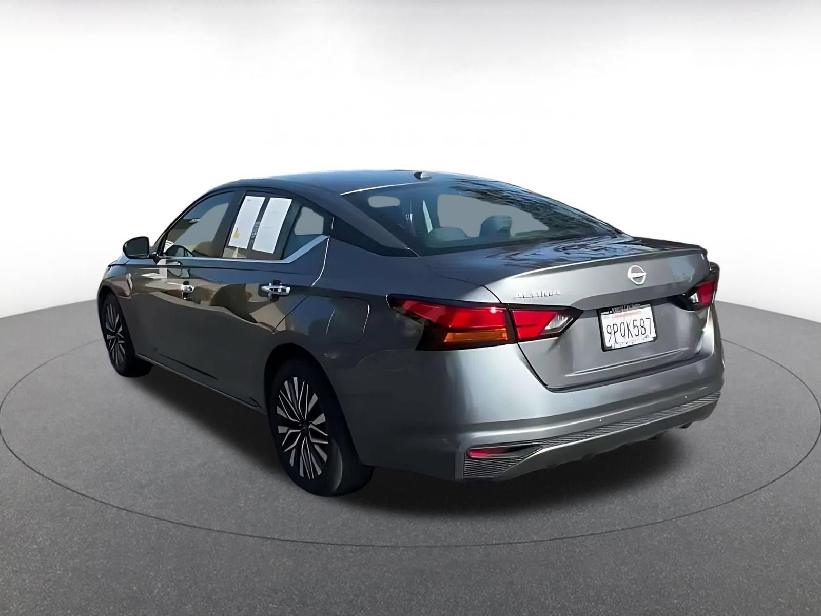Used 2025 Nissan Altima 2.5 SV FWD image 10