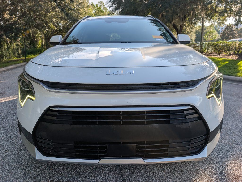 Used 2025 Kia Niro EX FWD image 2
