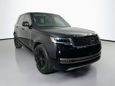 Certified 2025 Land Rover Range Rover SE image 3