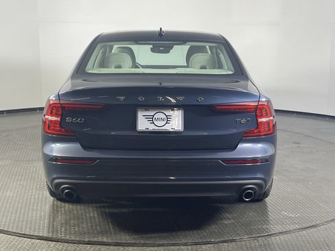 Used 2020 Volvo S60 T6 Momentum image 7