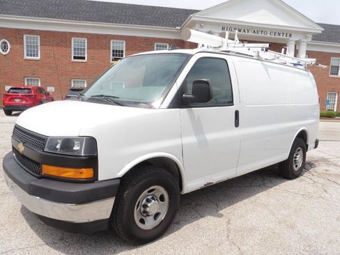 Used 2018 Chevrolet Express 2500 w/ Driver Convenience Package RWD image 13