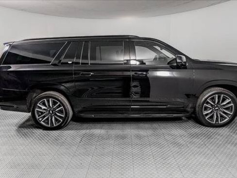 Used 2022 Cadillac Escalade ESV Sport Platinum AWD/4WD image 9