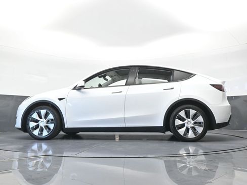 Used 2021 Tesla Model Y Long Range AWD/4WD image 47